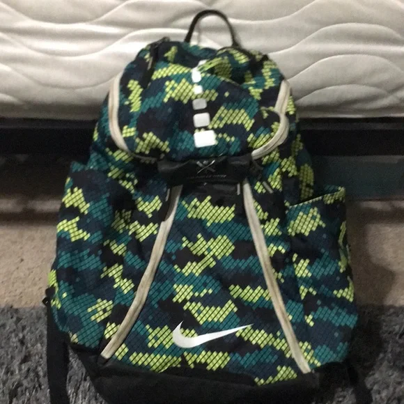 nike air elemental backpack Nike Elemental Big Kids' Backpack (20L). Nike.com
